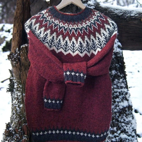 Saar – Cozy Sweater Featuring Timeless Shoulder Design